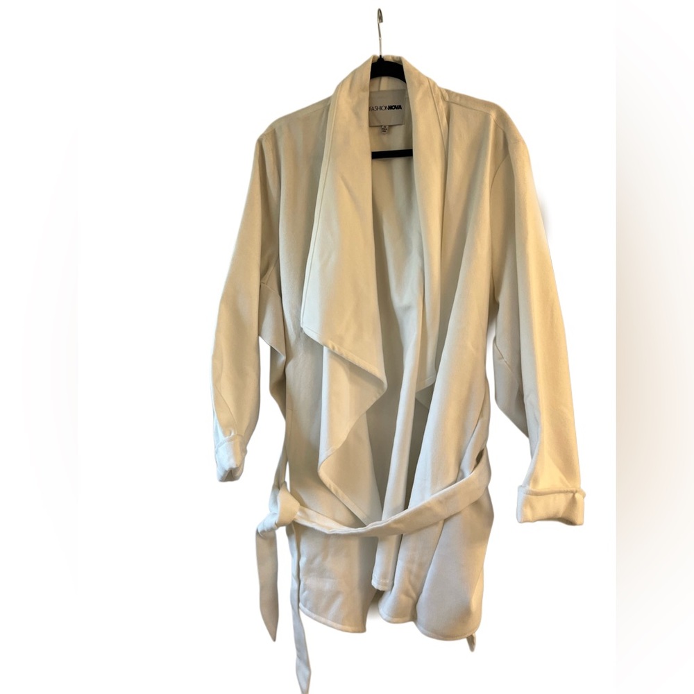 EUC WHITE DOUBLE BREAST COAT ONLY WORE FOR PHOTO SHOOT